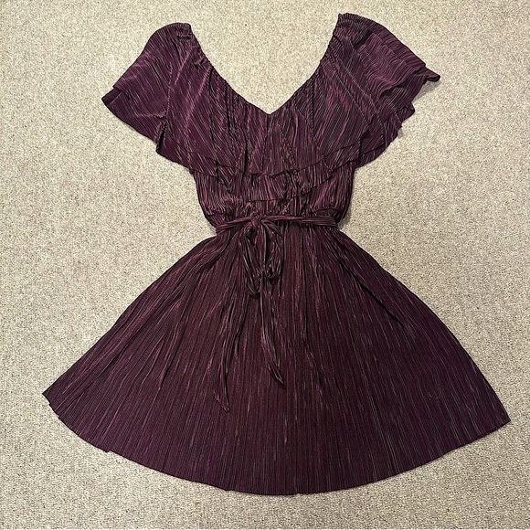 Dress - Picture 1 of 4